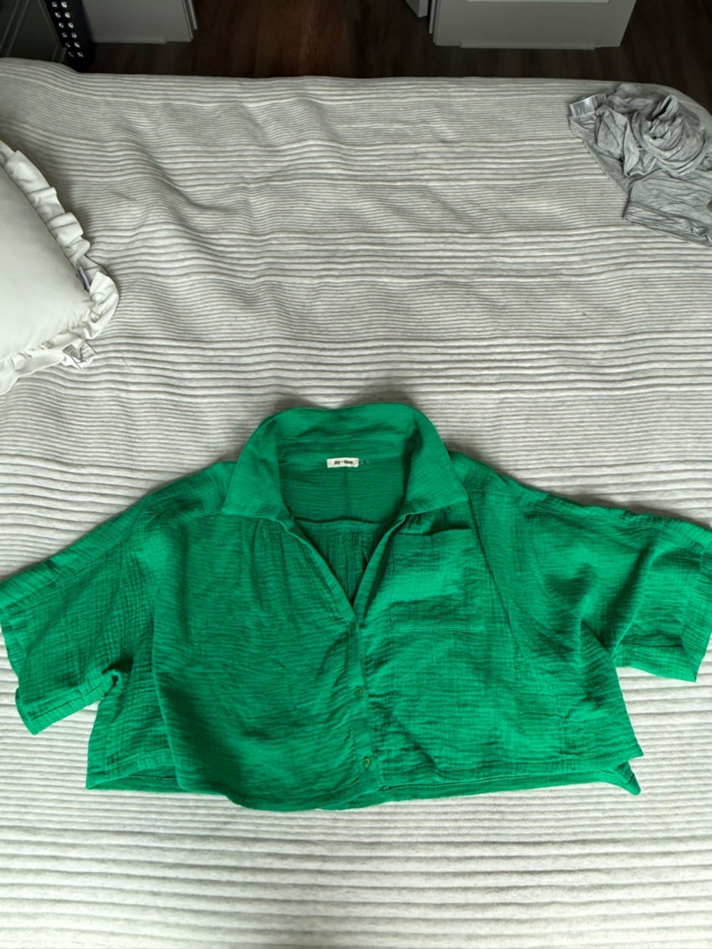 Green button up shirt - Picture 5 of 7